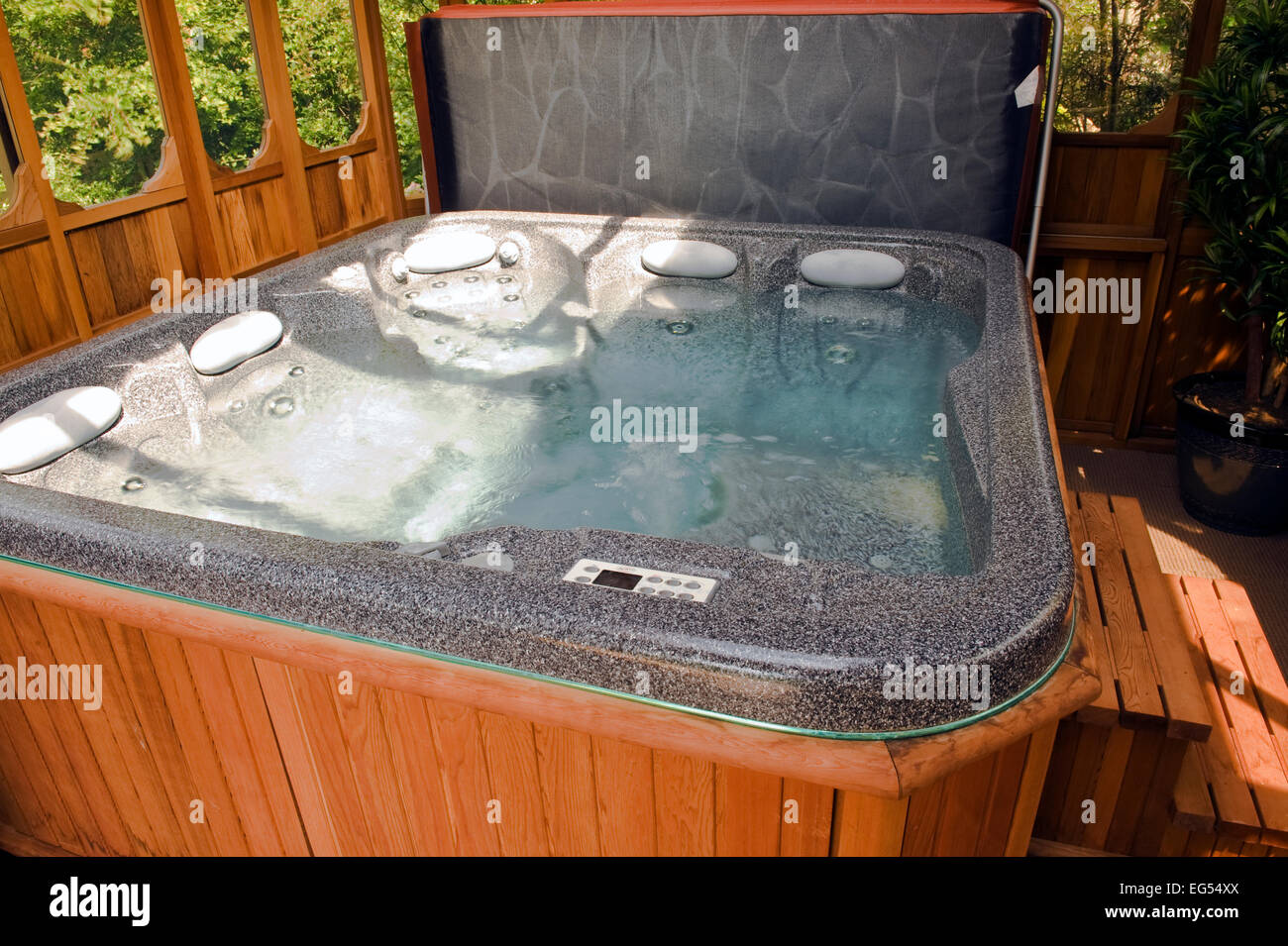 Jacuzzi tub High Resolution Stock Photography and Images Alamy