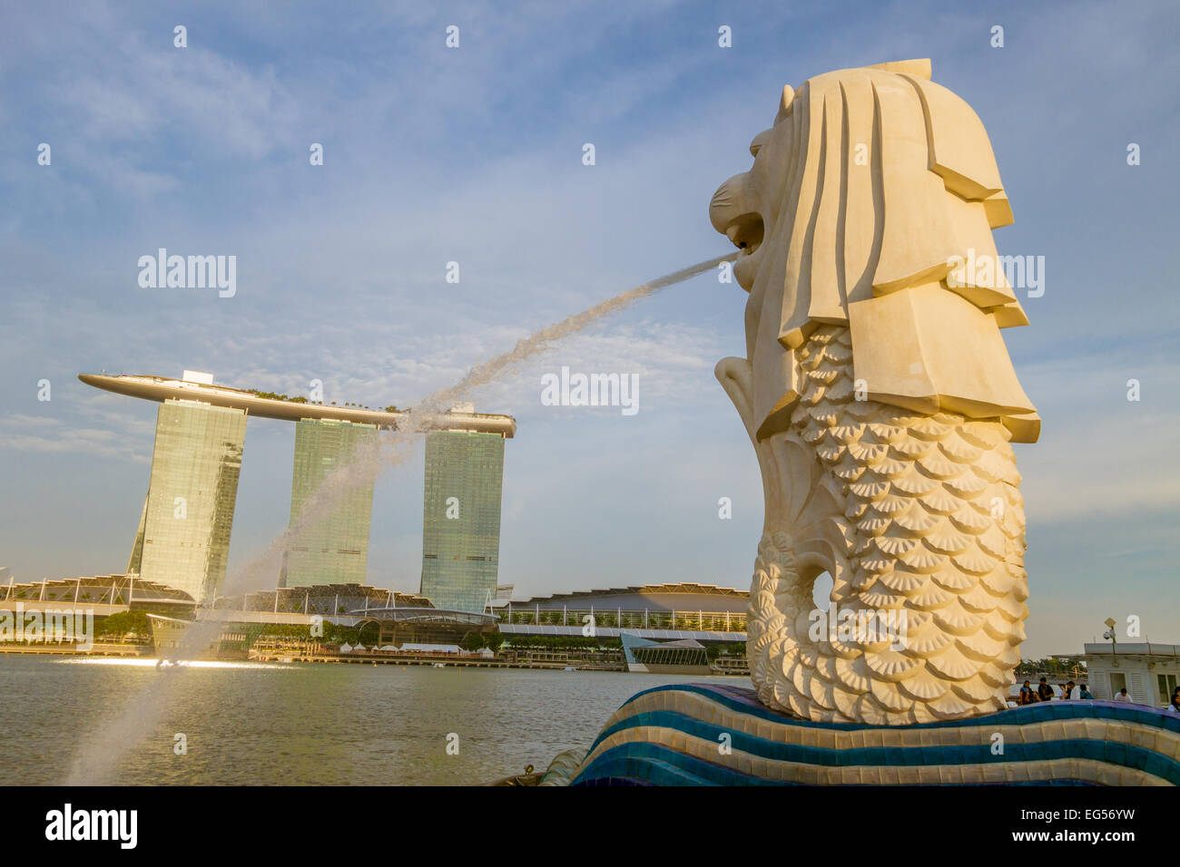 The Merlion and the Marina Bay Sands Hotel in Singapore Stock Photo - Alamy