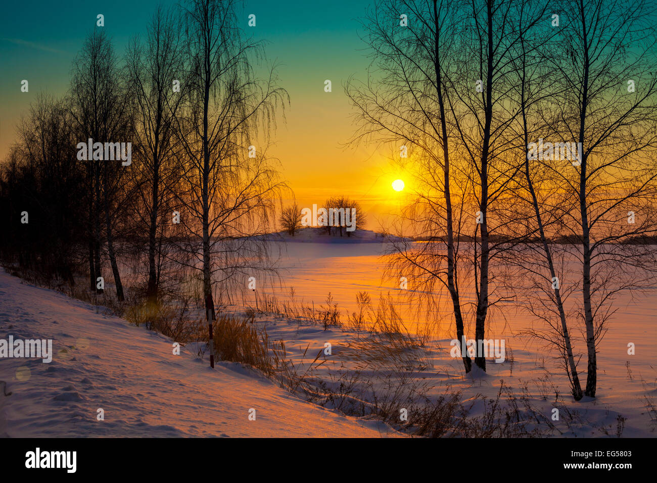 Sunrise over field red white hi-res stock photography and images - Alamy