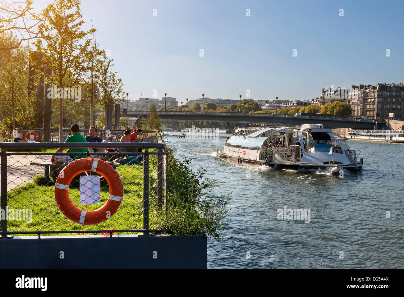 Paris, people relaxing along the seine river Stock Photo