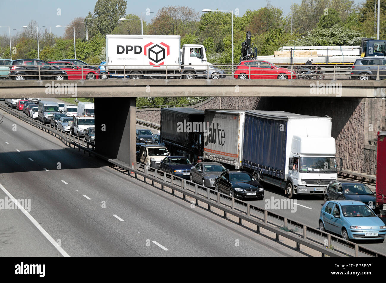 Traffic jam in one direction and a clear road in the other. On the A40