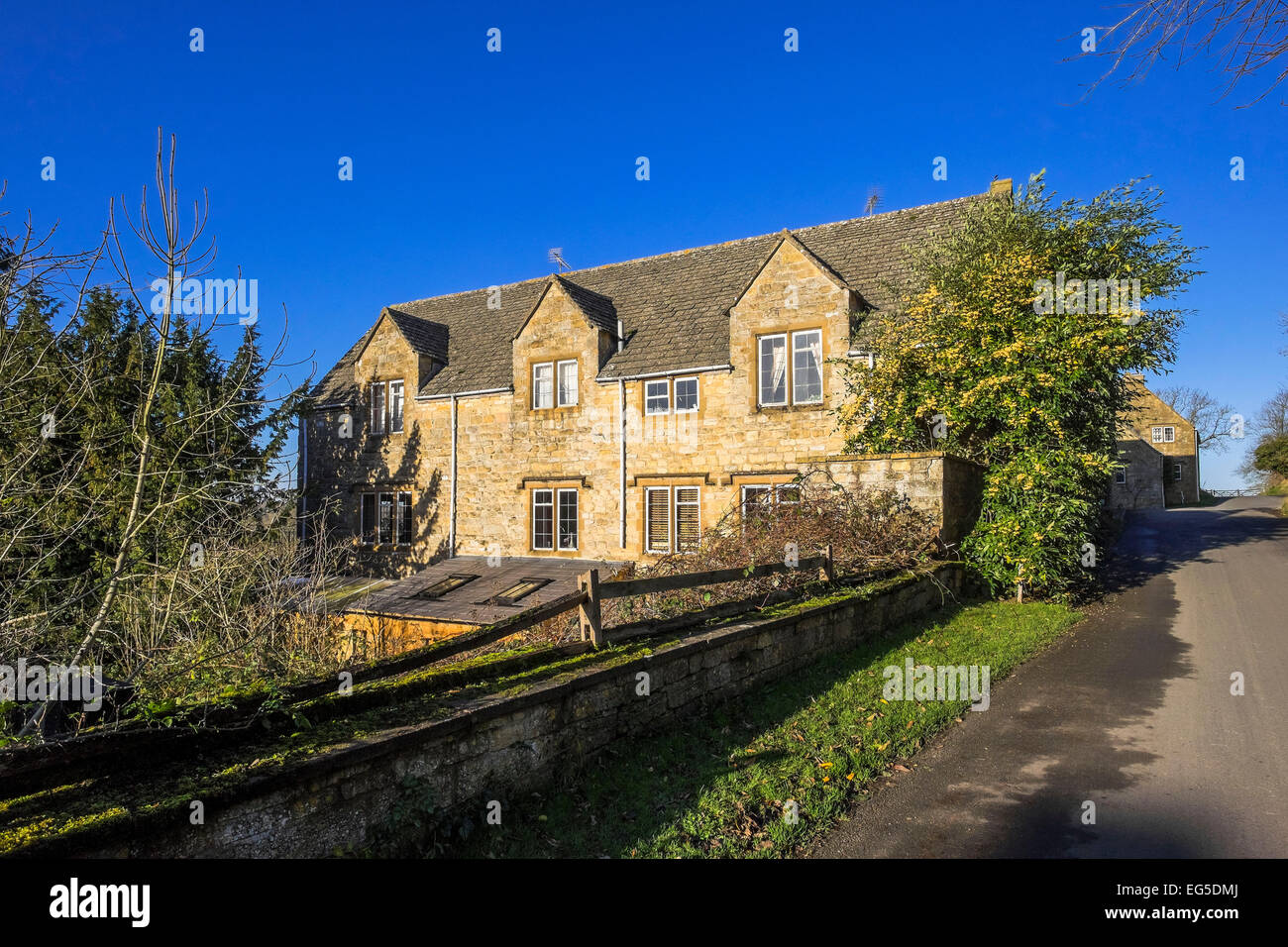 cottages cotswolds uk Stock Photo Alamy