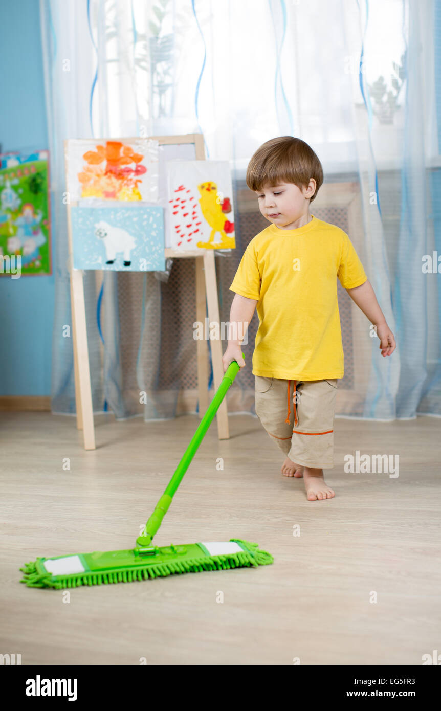 Mopping floor child hi-res stock photography and images - Alamy