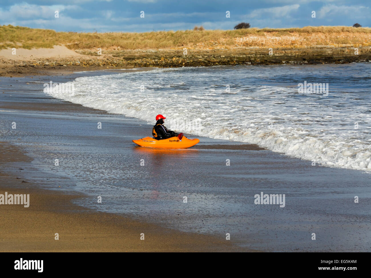 Short canoe hi-res stock photography and images - Alamy