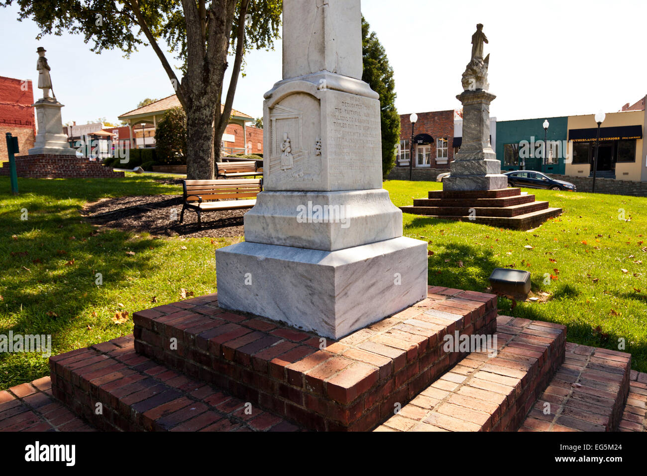 Monument with a dedication to slaves of the South, Confederate Park