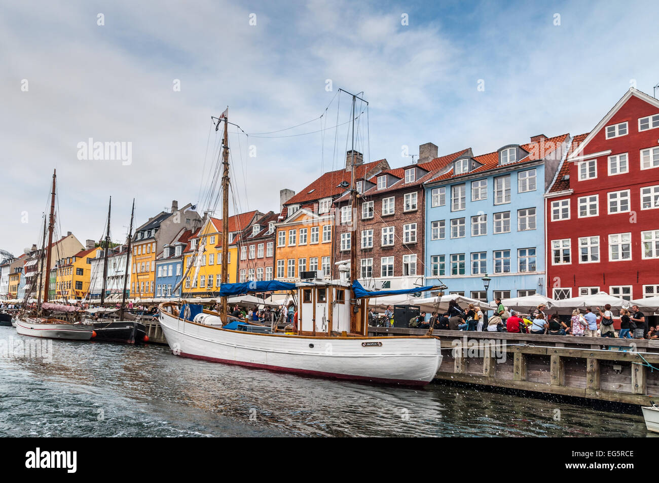 the-nyhave-meaning-new-harbour-17th-century-waterfront-canal-stock