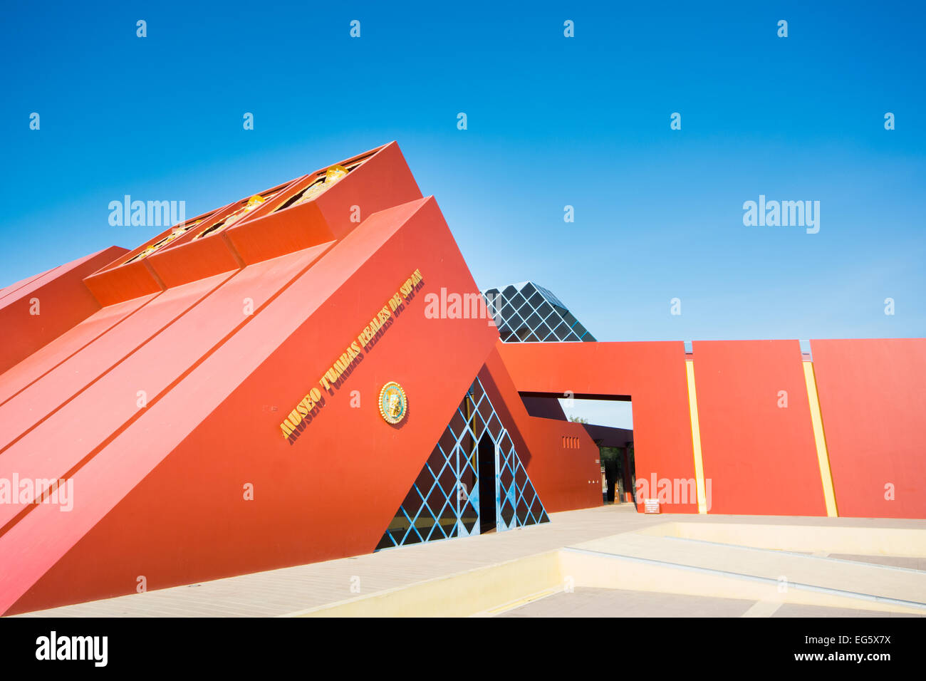 Entrance to Museo Tumbas Reales del Senor de Sipán Stock Photo Alamy