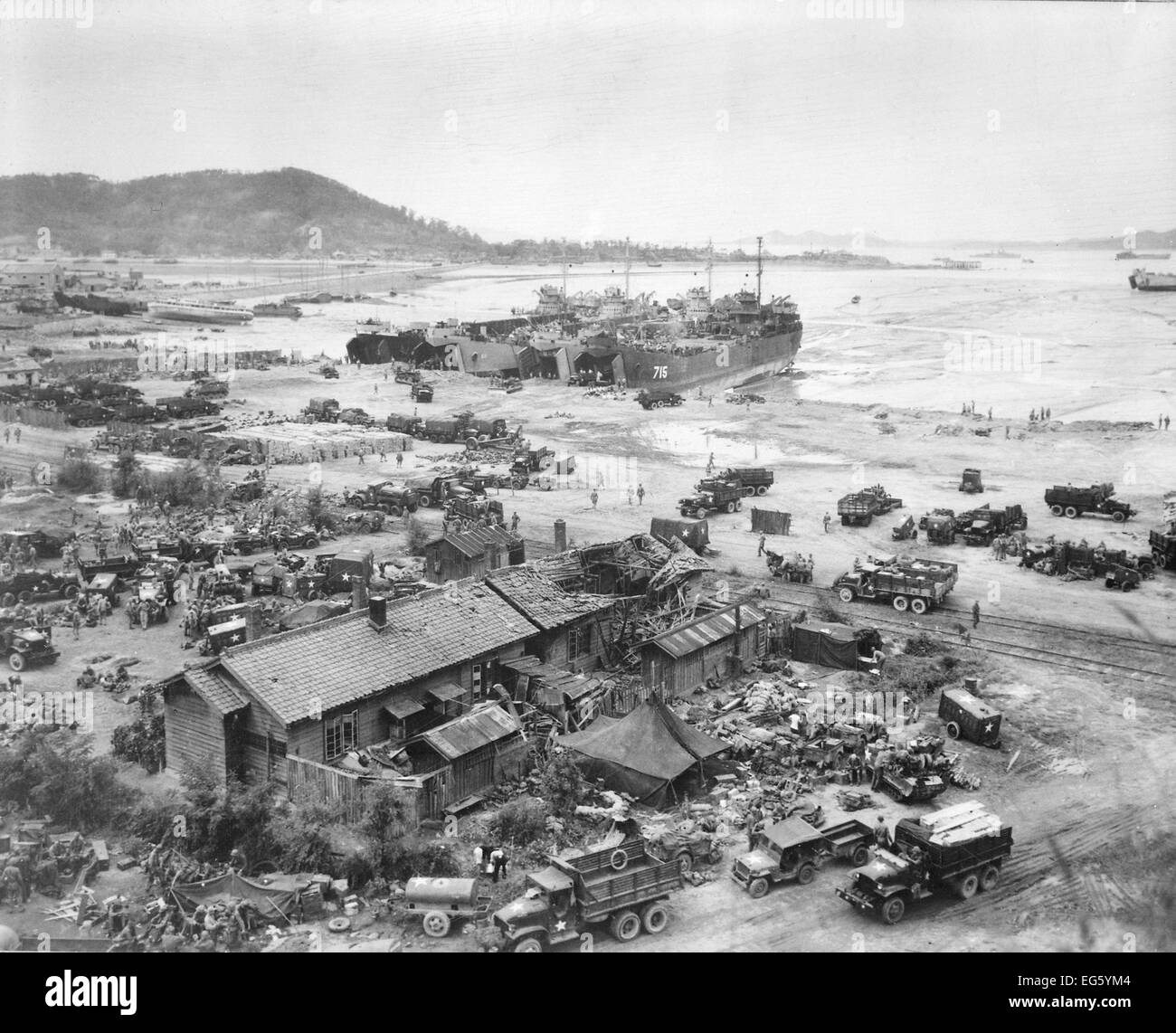 KOREAN WAR American forces unloading at Inchon, 15 September, 1950. Stock Photo