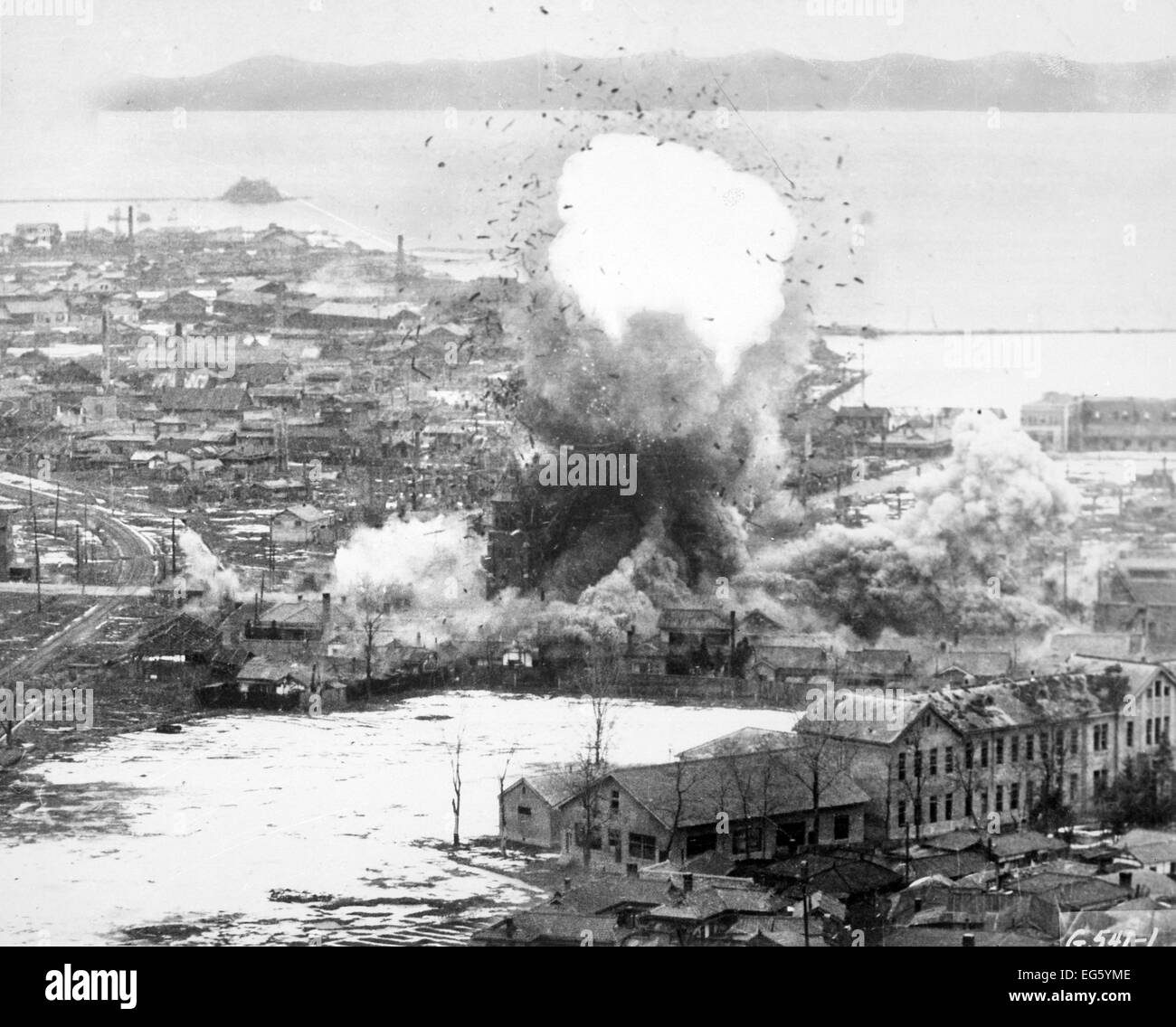 KOREAN WAR (1950-1953) American Fifth Air Force B-26 Invader aircraft attack warehouses and docks at Wonsan in north east Korea Stock Photo