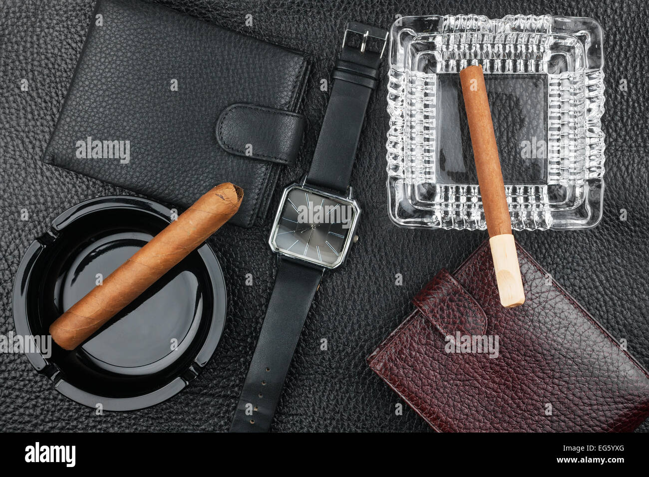 Cigarette holder hi-res stock photography and images