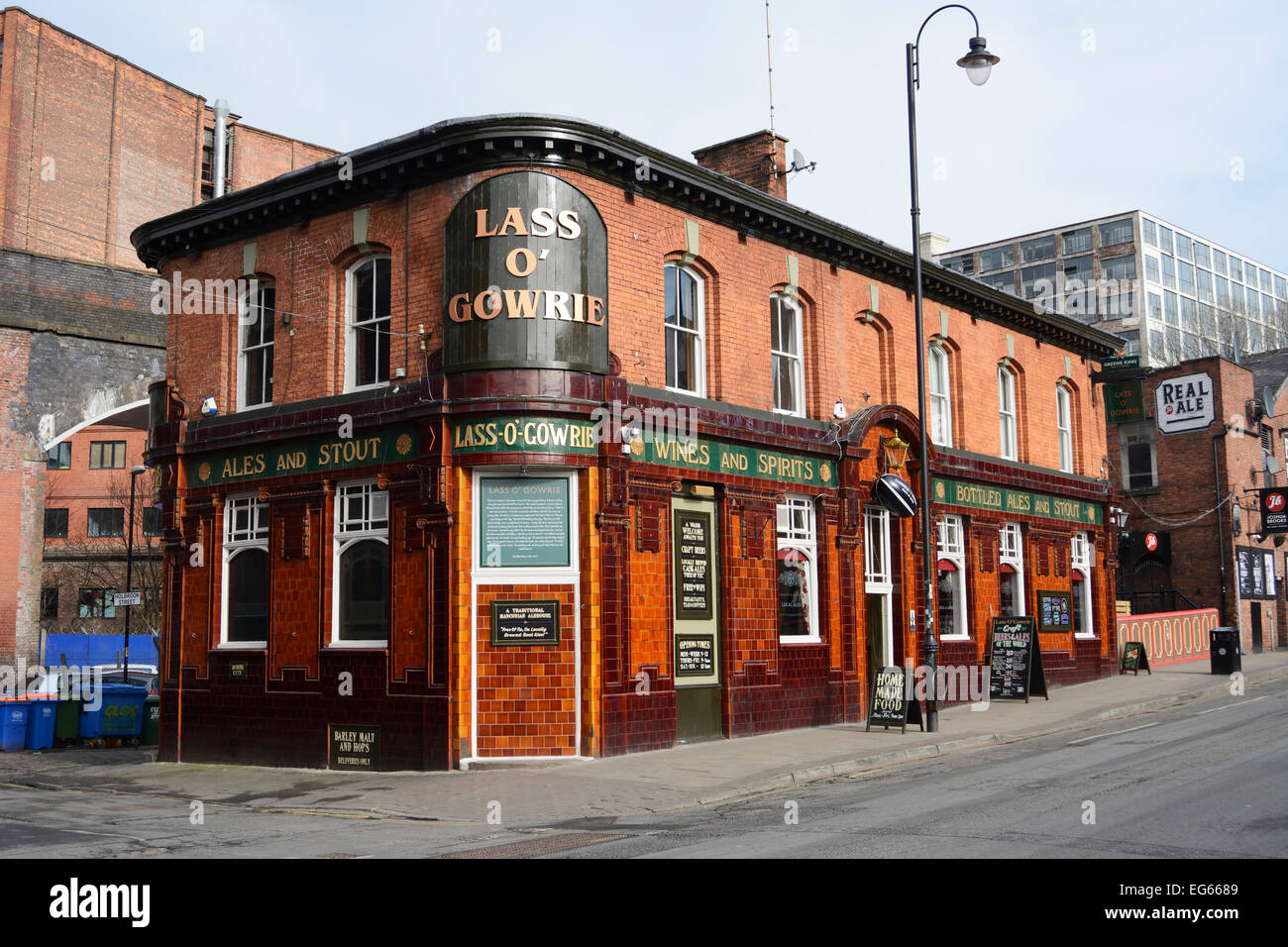 Lass-O-Gowrie - A historic  Manchester tiled public house which was named as Best British Pub in Britain 2012. Stock Photo