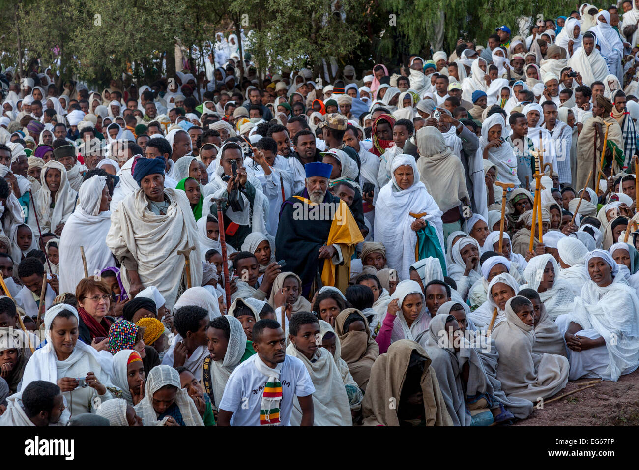 Christian Pilgrims Dressed In White, Watch The Christmas Day Celebrations At Beite Maryam Church, Lalibela, Ethiopia Stock Photo