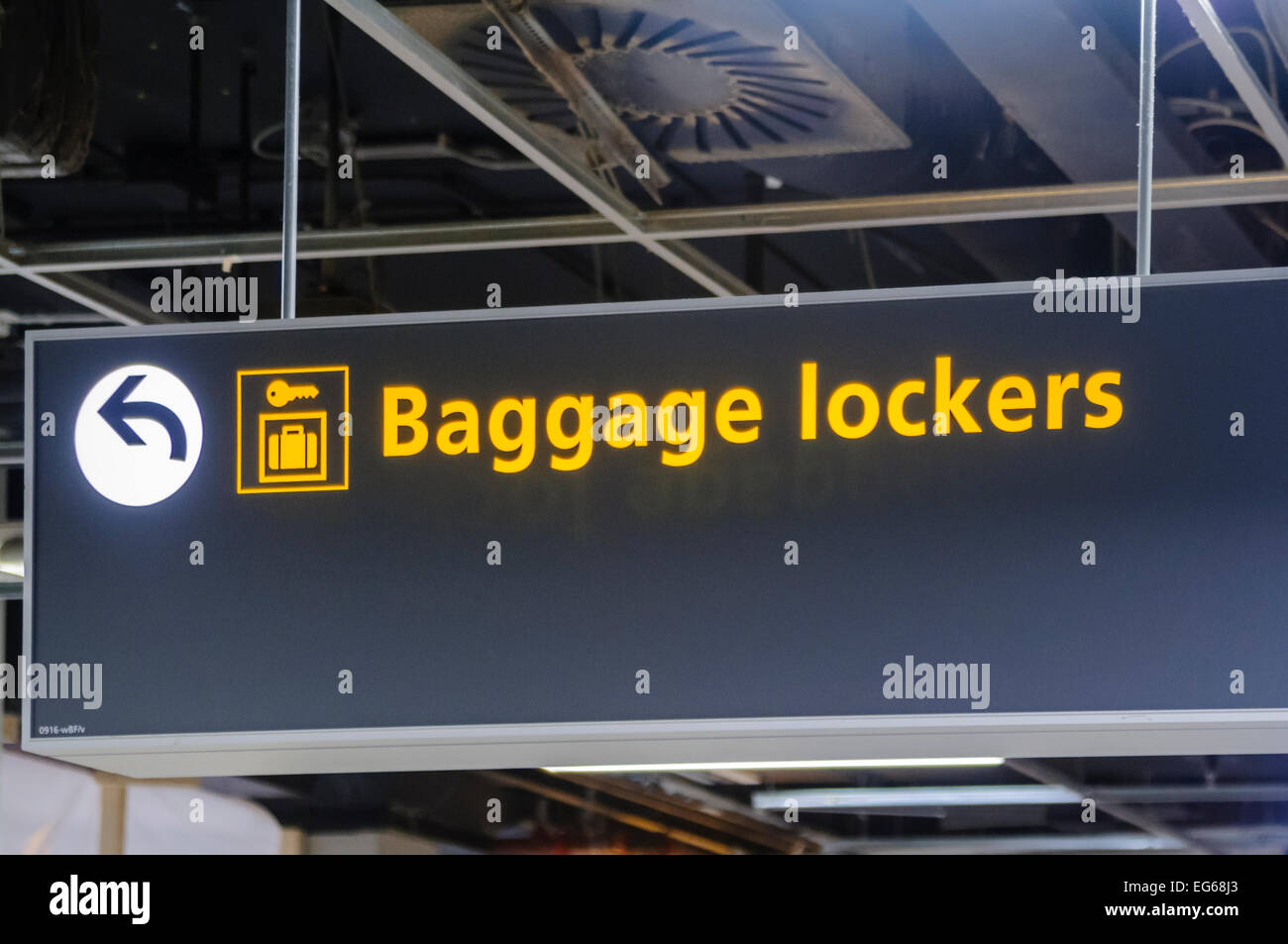 Sign for baggage lockers at an airport Stock Photo Alamy