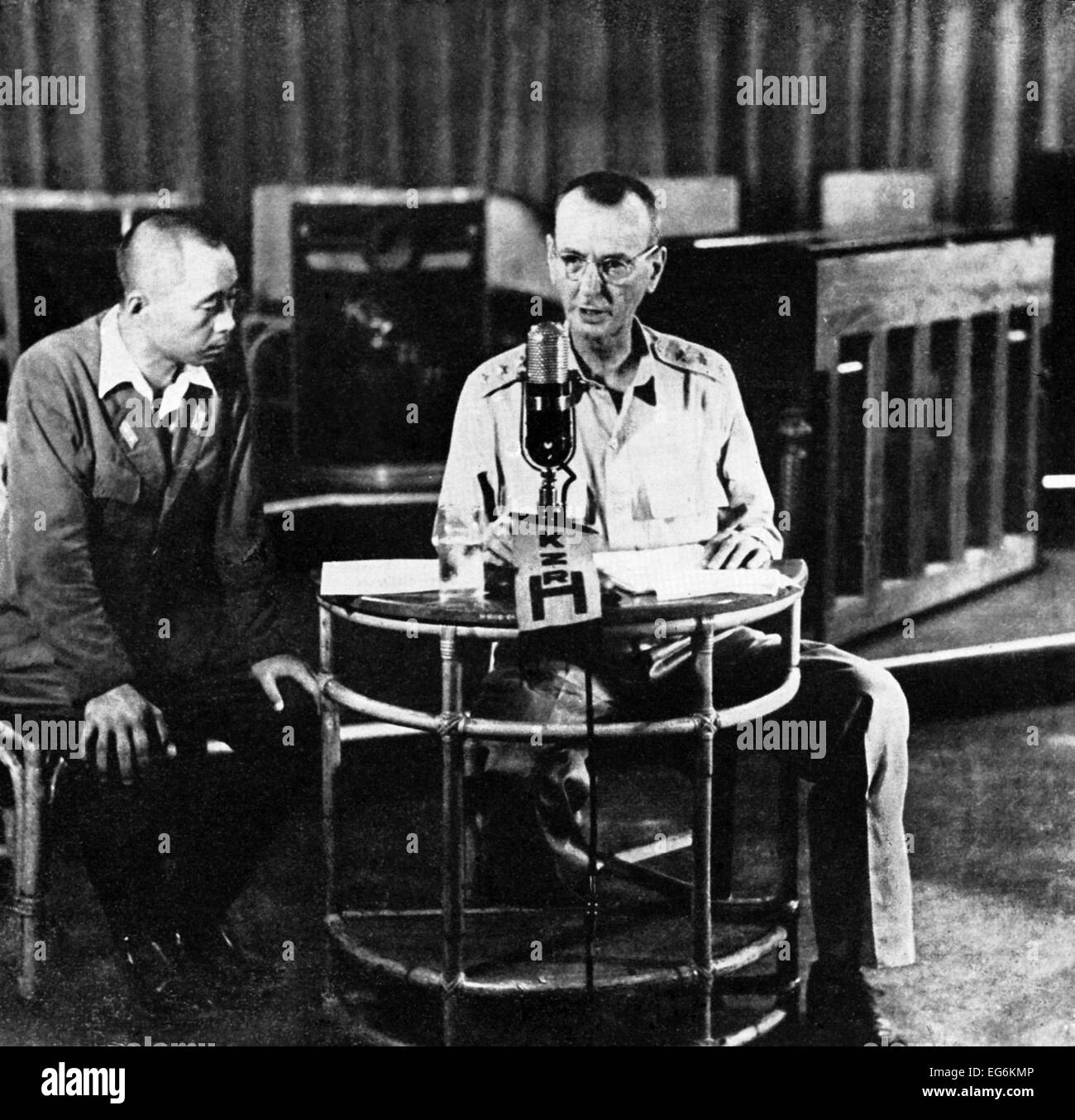 U.S. General Jonathan Wainwright ordering the surrender of American forces in the Philippines. He is supervised by a Japanese Stock Photo