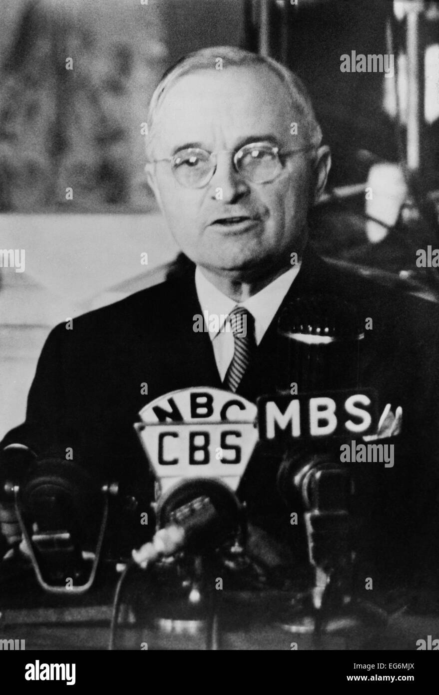 President Harry Truman addressing a joint session of Congress in Washington, on April 16, 1945. Truman became President four Stock Photo