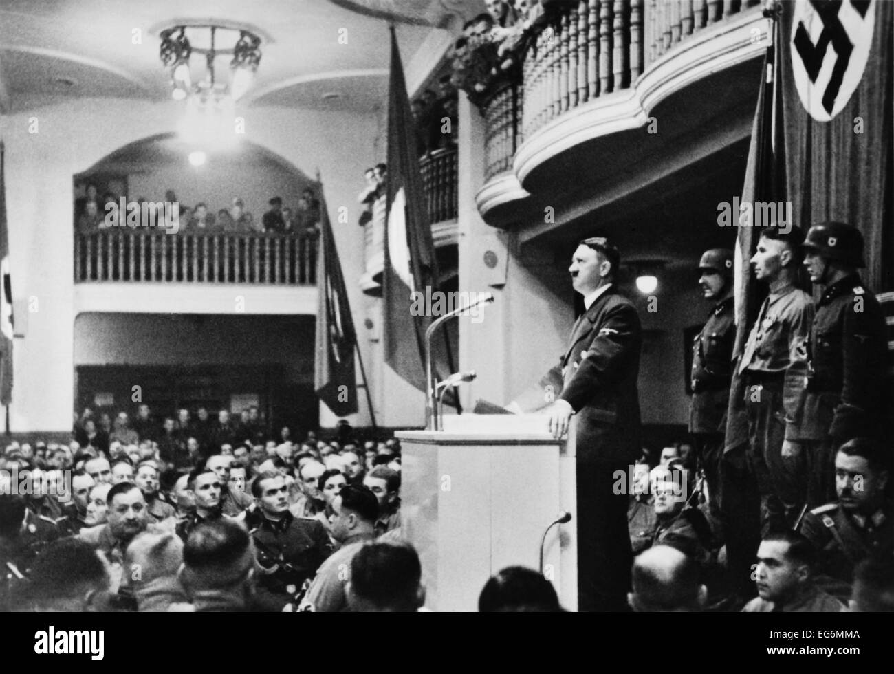 Adolf Hitler giving his annual speech to his old guard at the Munich beer hall, Nov. 8, 1939. Minutes after Hitler left, a bomb Stock Photo