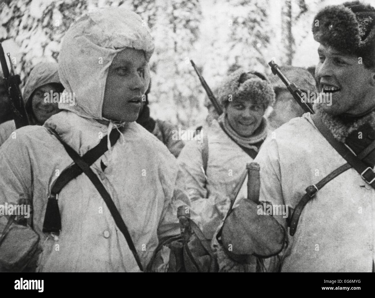 Finnish Soldiers in white uniforms that camouflage them against the snow.  They are ski troops in the Russo-Finnish War of Nov Stock Photo - Alamy