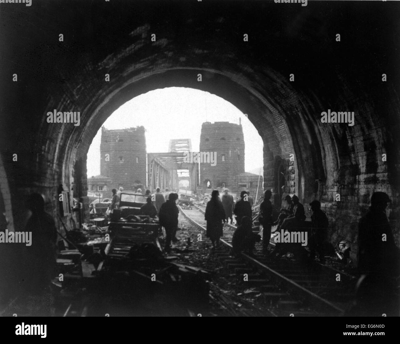 First U.S. Army men and equipment pour across the Ludendorff Bridge at Remagen. Two knocked out jeeps in foreground are Stock Photo