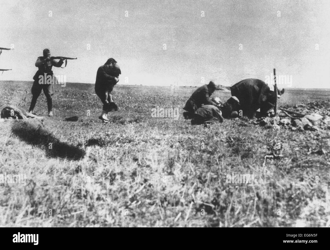German Einsatzgruppen executing Jews of Kiev near Ivangorod, Ukraine. Photo was intercepted by a postal worker who was a member Stock Photo