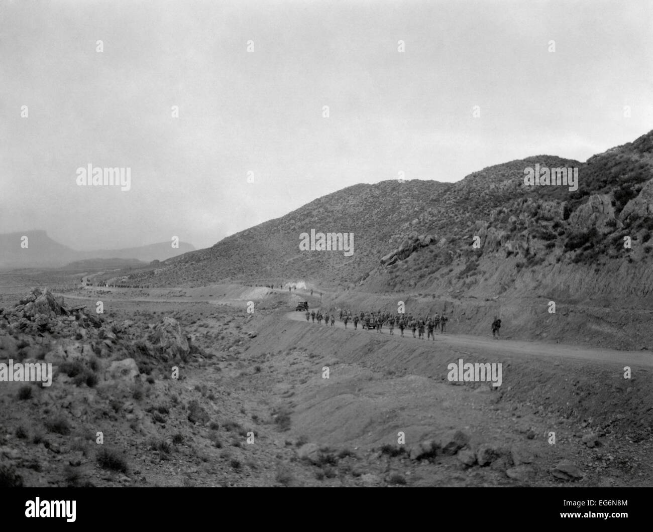 U.S. Infantry returning to the Kasserine Pass on Feb. 26, 1943, after their defeat 5 days earlier. They are marching east, Stock Photo