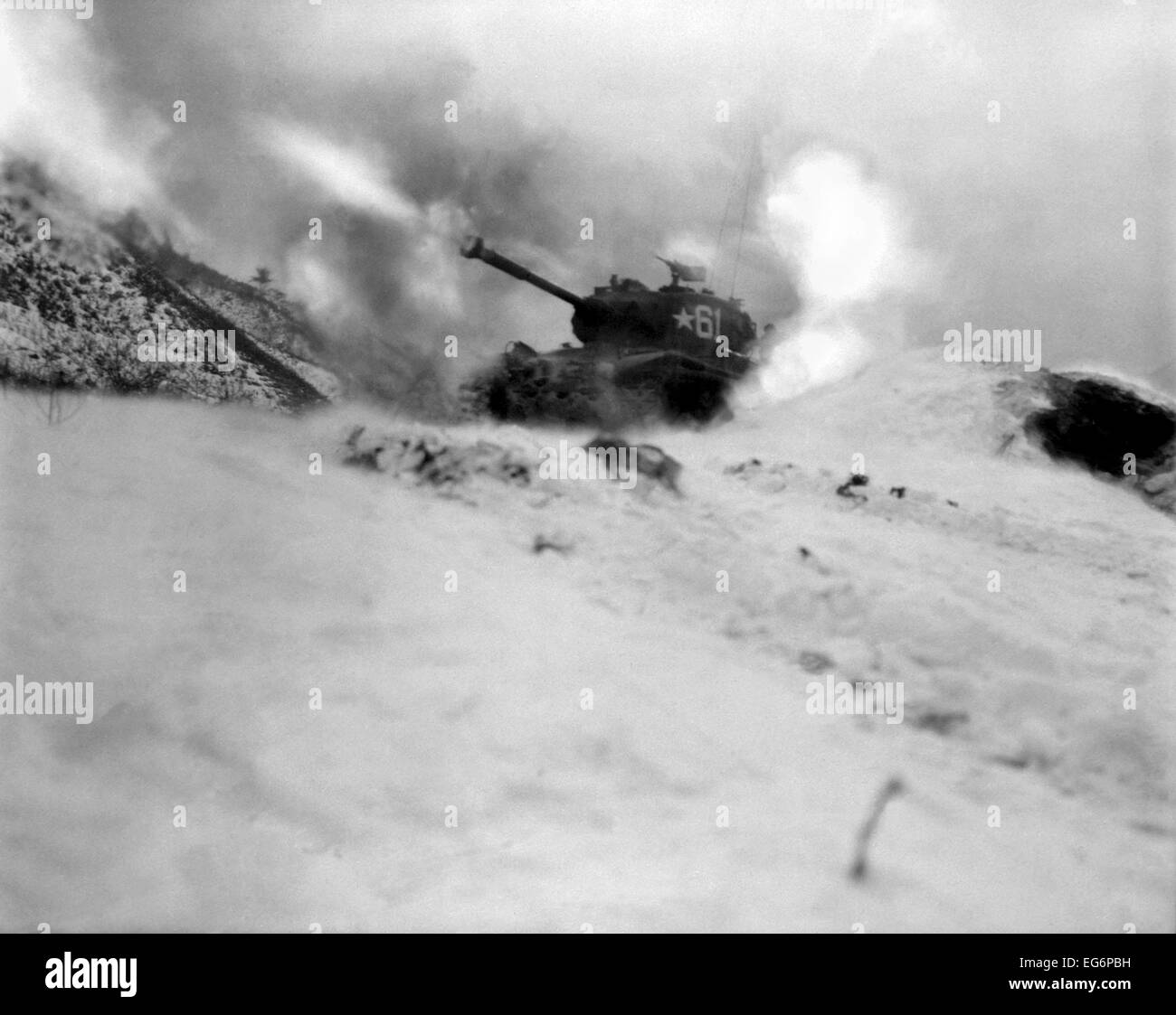 M46 tank of 6th Tank Battalion fires on enemy positions in support of the infantry near Song Sil-li, Korea. In the Korean War Stock Photo