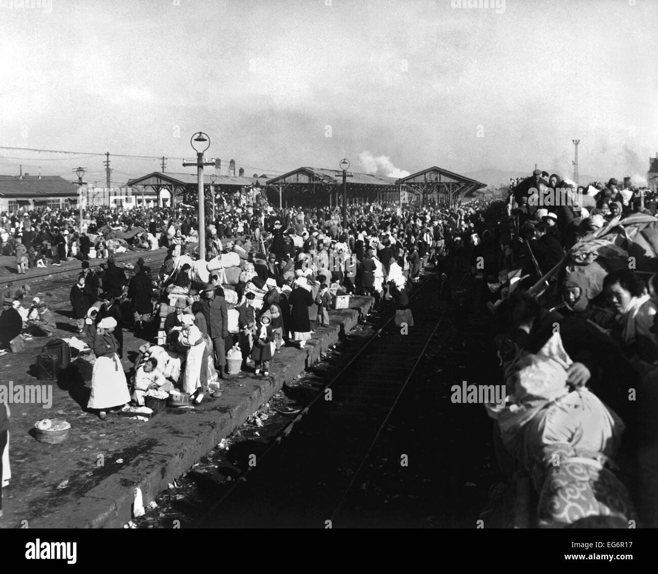 Refugees crowd railway depot at Inchon, Korea, Jan. 3, 1951. They are fleeing the advancing North Korean/Chinese troops after Stock Photo