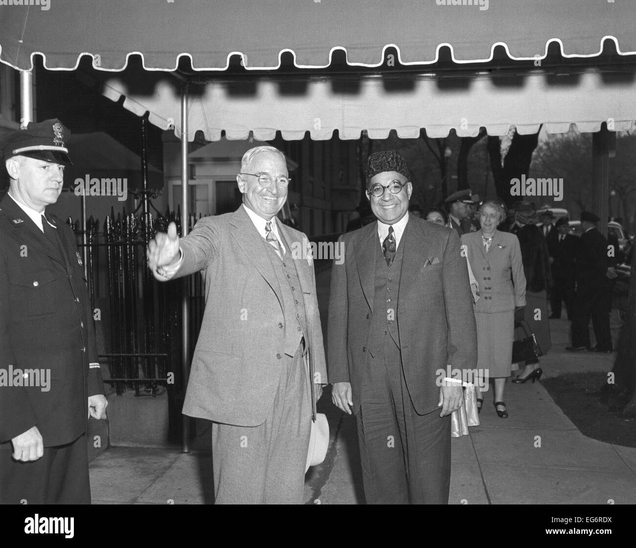 President Harry Truman and Prime Minister Liaquat Ali Khan of Pakistan in Washington, . In background is First Lady Bess Stock Photo - Alamy President Harry Truman and Prime Minister Liaquat Ali Khan of Pakistan in Washington, . In background is First Lady Bess Stock Photo - Alamy