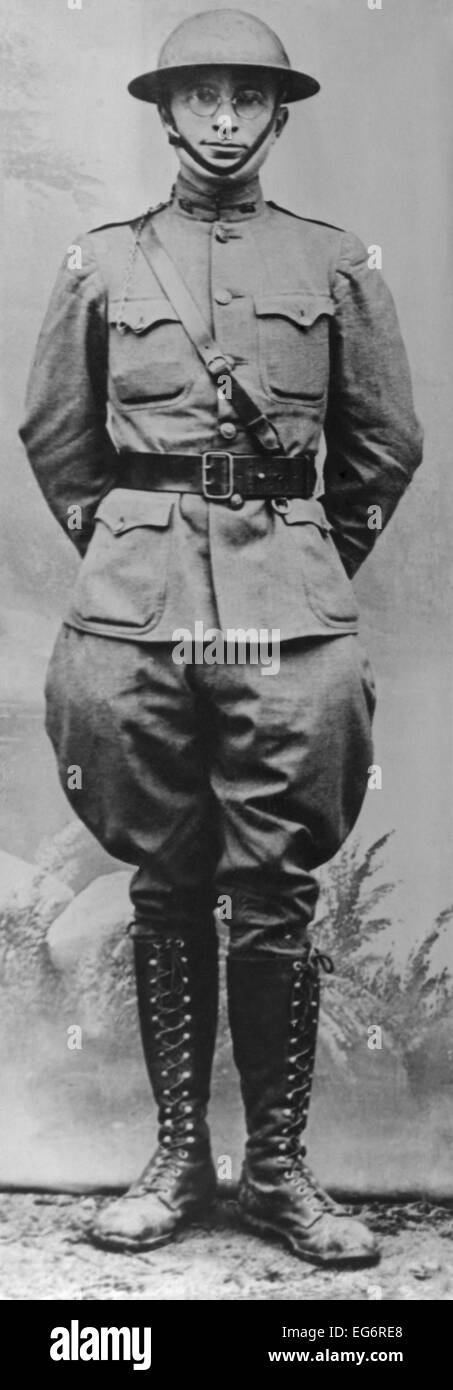Harry Truman as a soldier in World War I. Truman was promoted to captain in April 1918, and commanded Battery D of the 129th Stock Photo