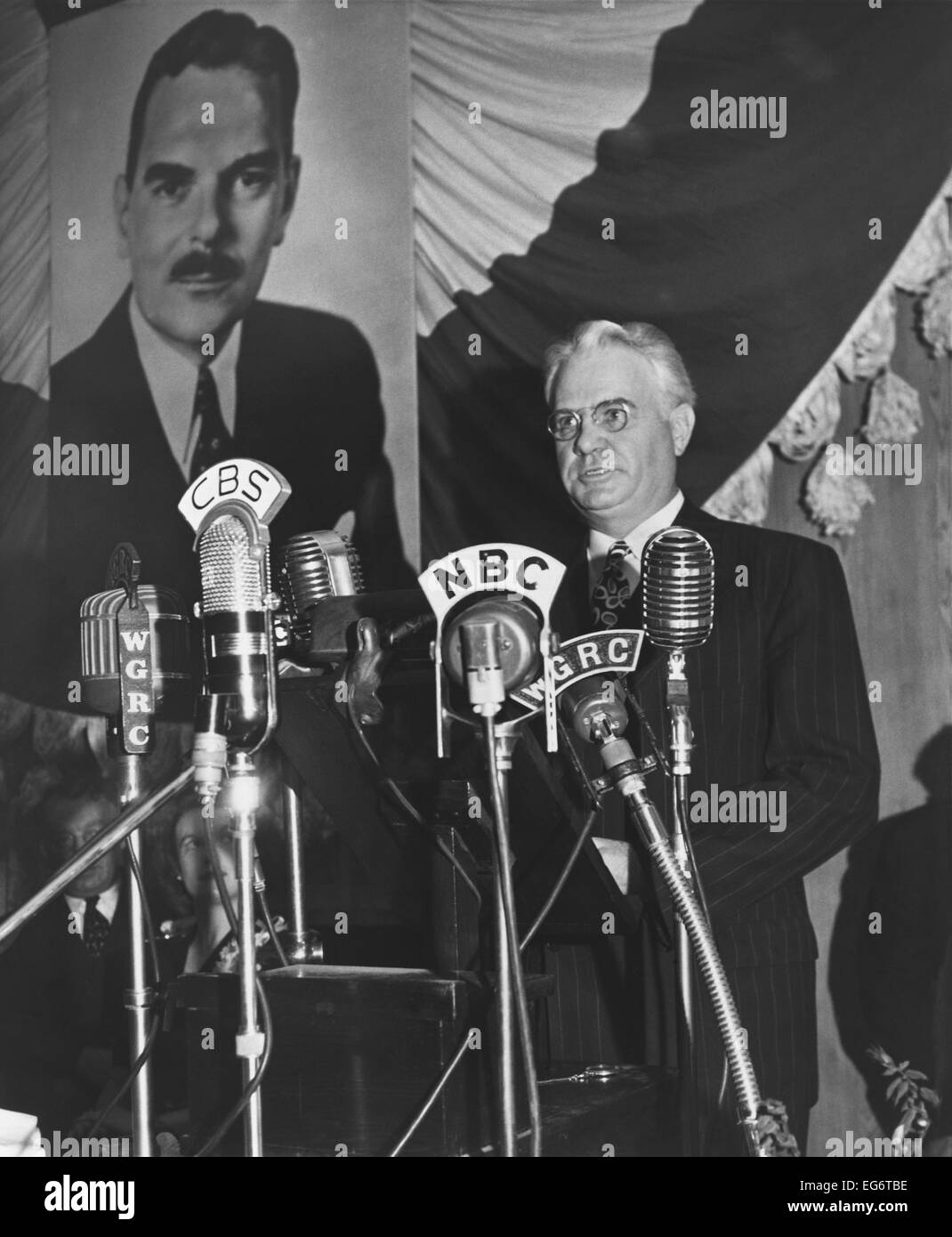 Ohio Governor John Bricker accepting the 1944 Republican vice presidential nomination. His campaign speeches attacked the 1930s Stock Photo