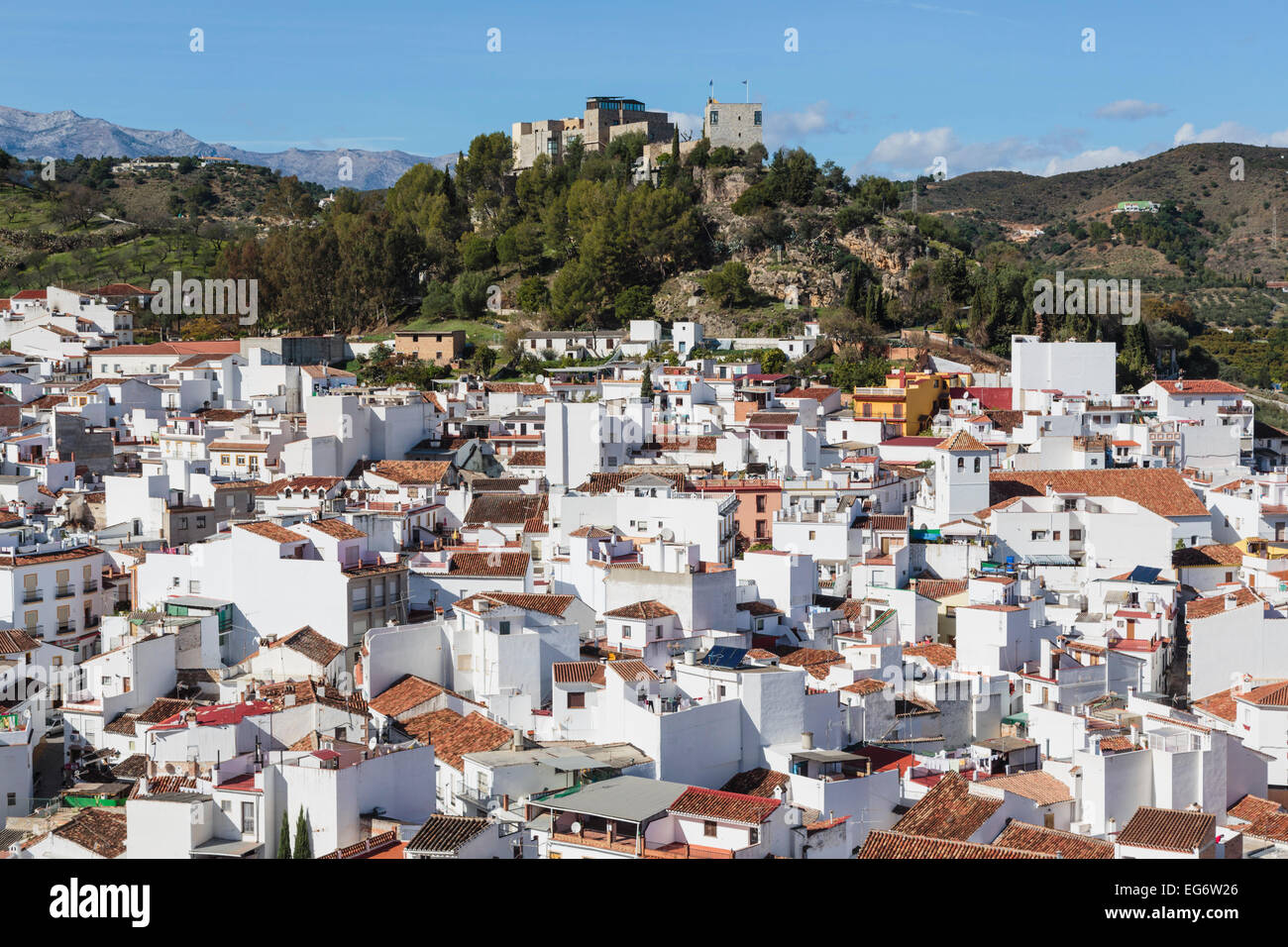 Monda, Malaga Province, Andalusia, southern Spain. Typical white-washed Spanish town. Stock Photo