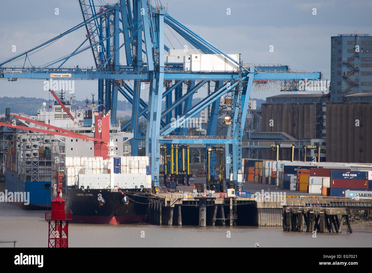 Shipping in tilbury docks essex hi-res stock photography and images - Alamy