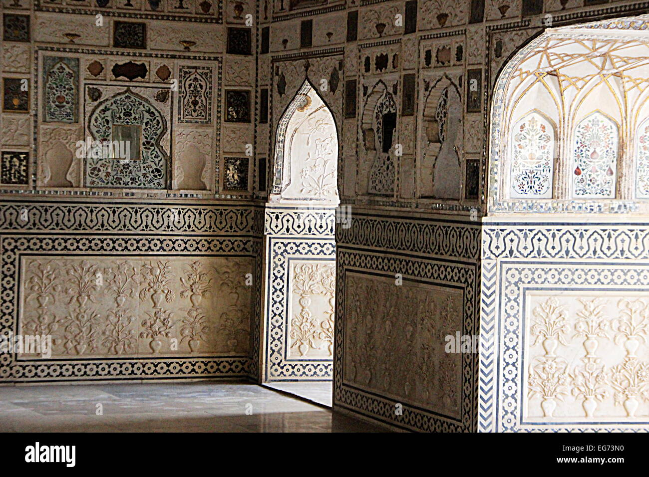 Decorative design on verandah wall of Hall of Mirrors (Sheesh Mahal) at Amer Palace, Amber Fort, Jaipur, Rajasthan, India, Asia Stock Photo