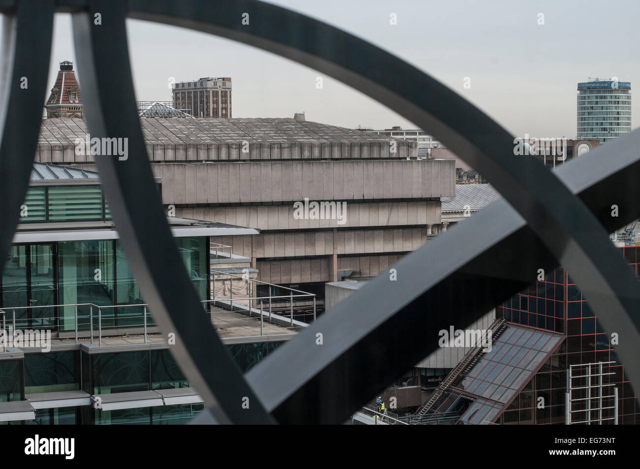 Birmingham Central Library, with the architecture of the new one in the foreground Stock Photo