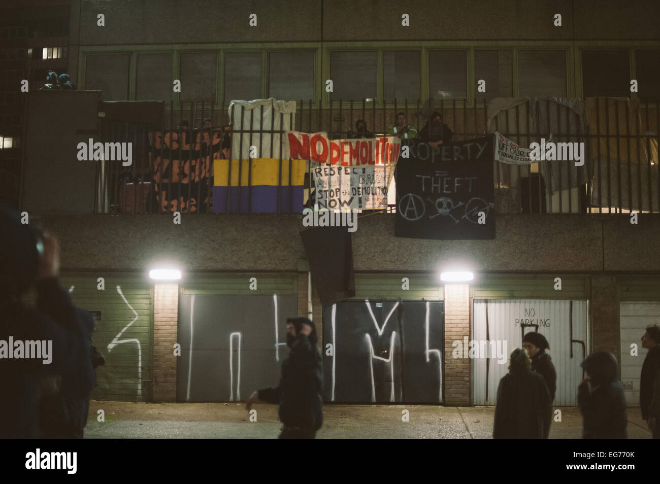 London, UK. 17th February, 2015. The eviction at Aylesbury Estate, 77 – 105 Chartridge, Westmoreland Road on 17th February 2015 of housing activists on one of europe's largest Estates.  Protesters gathered as police in riot gear cut down barricades and made arrests. Credit:  Richard Skinner/Alamy Live News Stock Photo