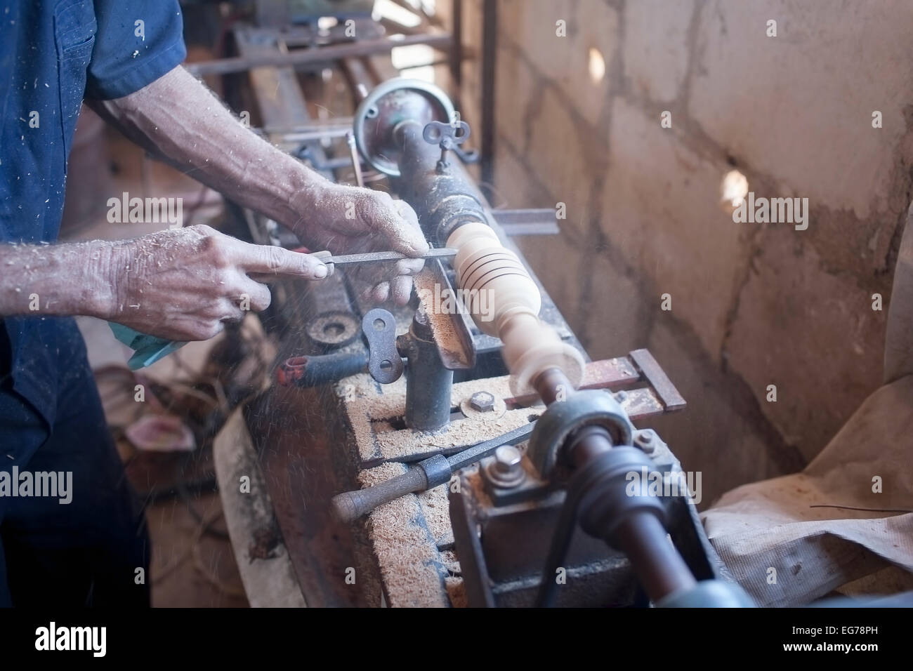 Cuba, Matanzas, Jaguey Grande, woodworker's hands at work Stock Photo