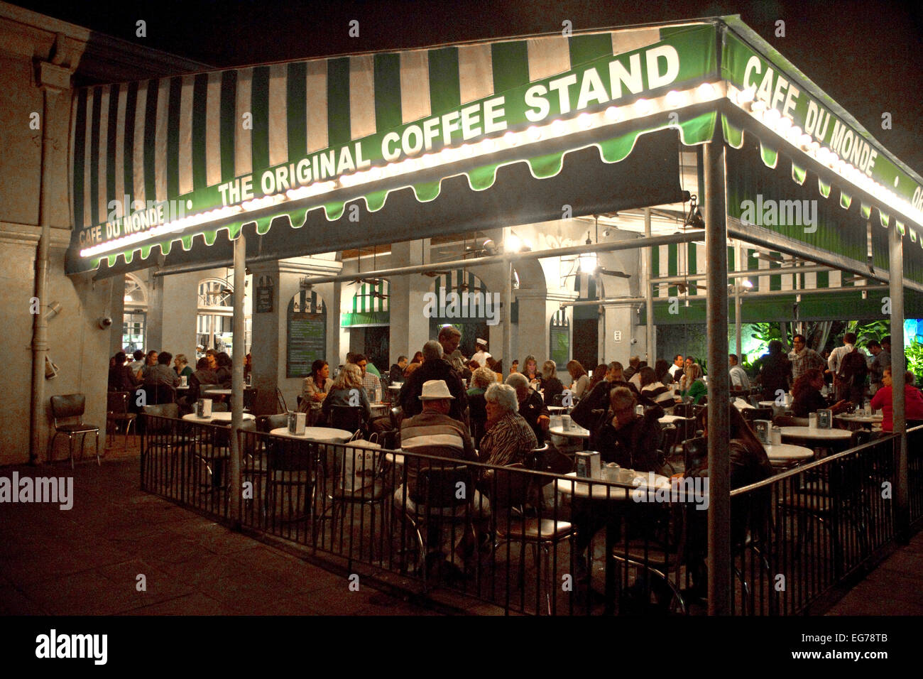 Exterior of Cafe Du Monde in the French Quarter, New Orleans, Louisiana ...