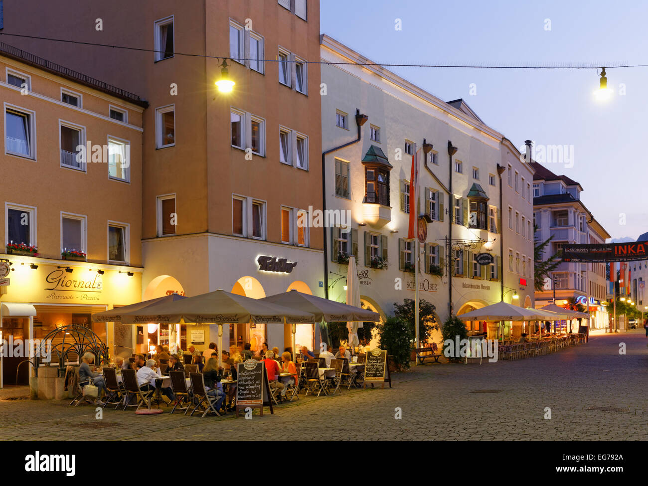 Germany, Bavaria, Rosenheim, outdoor restaurants at MaxJosefsPlatz