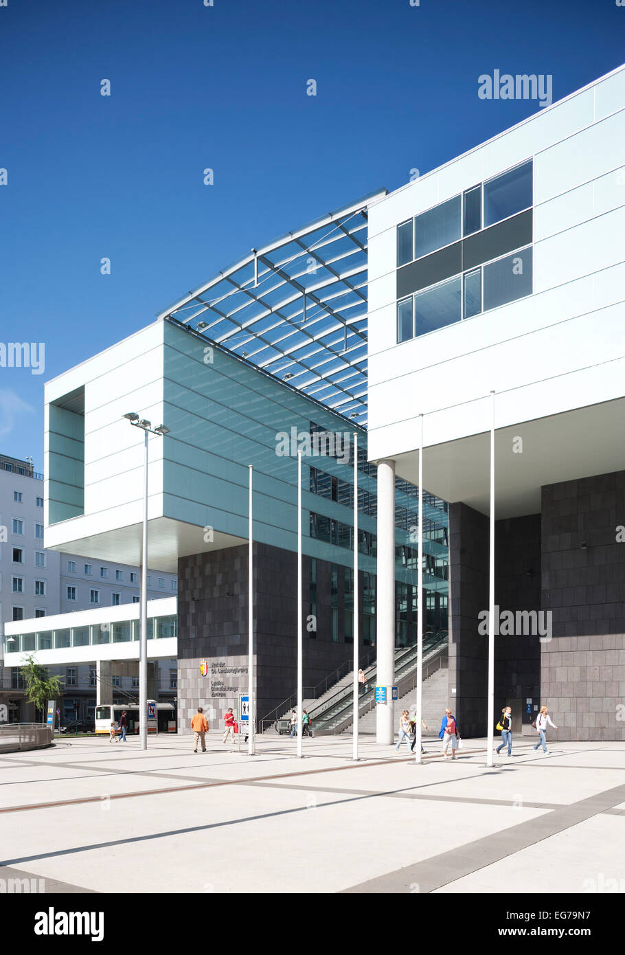 Linz central station hi-res stock photography and images - Alamy
