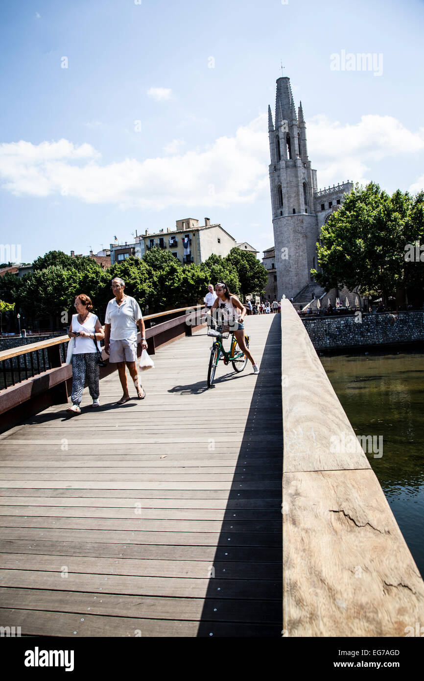 Pont de Sant Feliu and Sant Feliu church. Girona, Spain Stock Photo