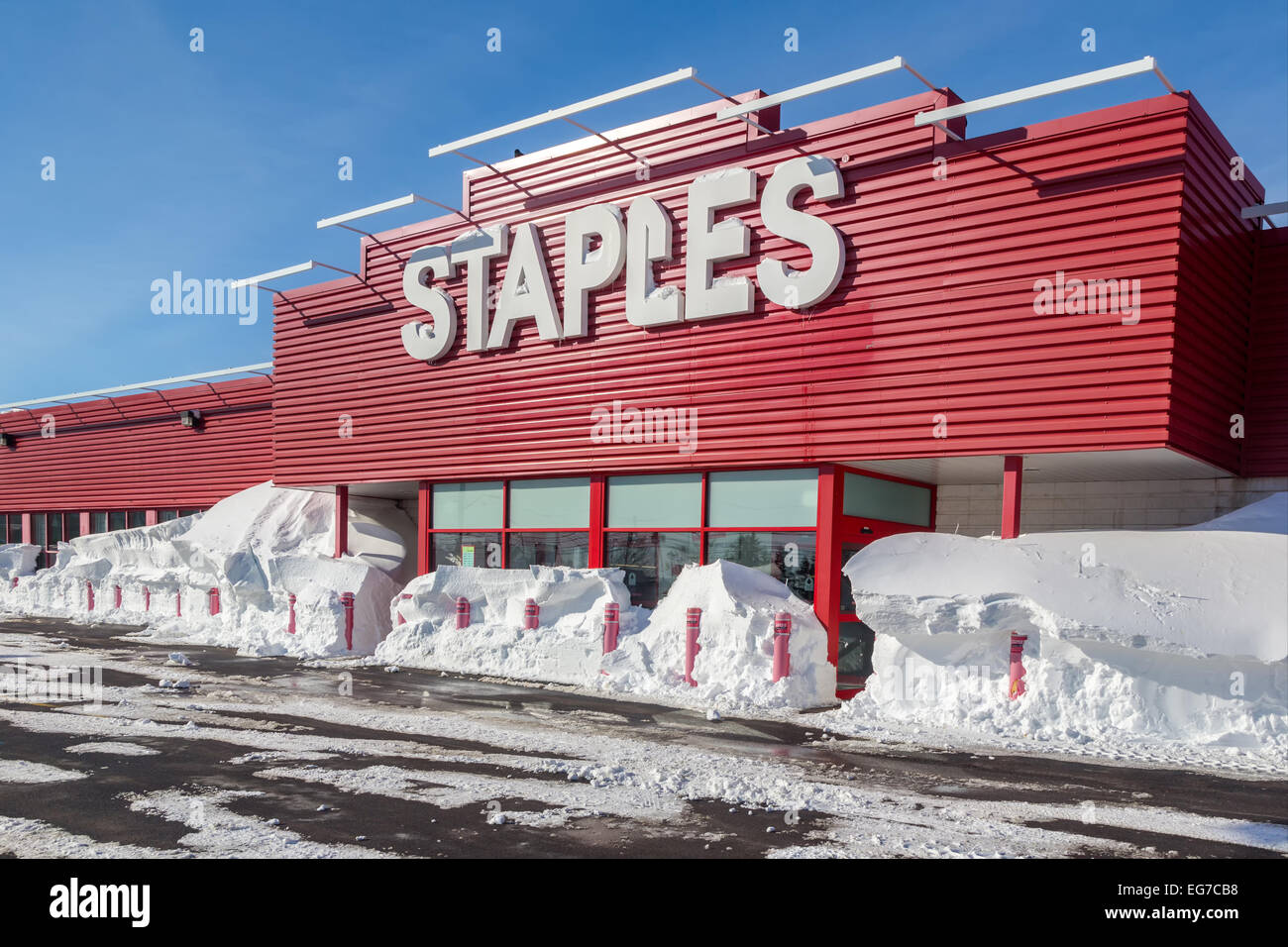 Staples store hi-res stock photography and images - Alamy