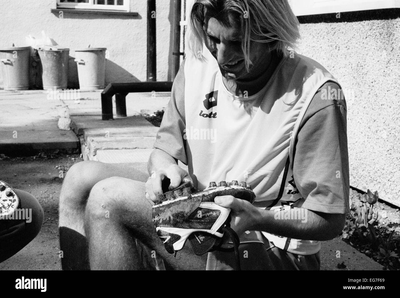 Welsh international Robbie Savage cleans hhis football boots at the Welsh training camp Stock Photo