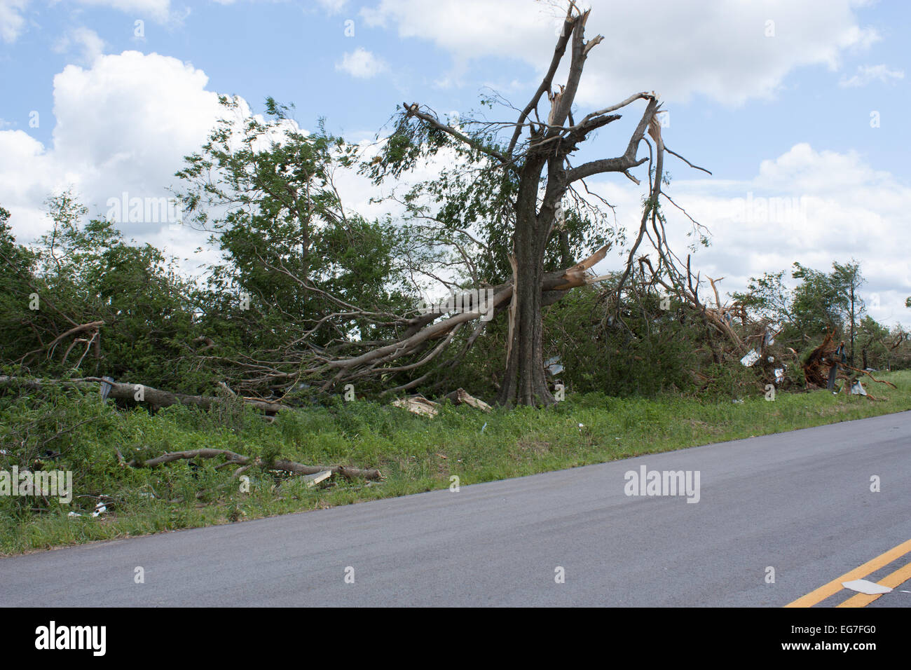 Tornado damage hi-res stock photography and images - Alamy