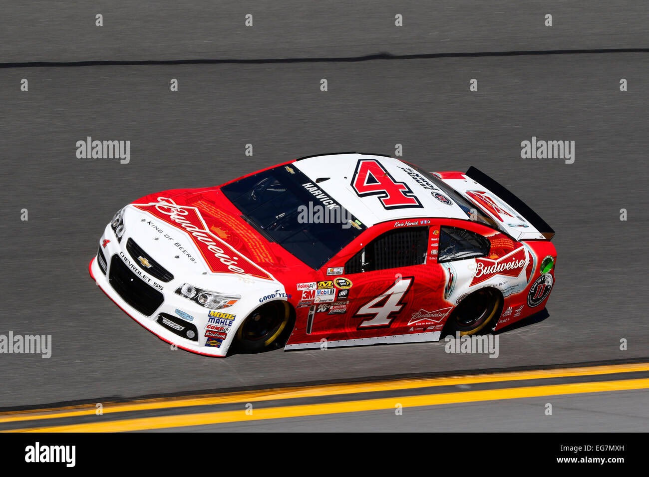 Daytona Beach, FL, USA. 18th Feb, 2015. Daytona Beach, FL - Feb 18, 2015:  Kevin Harvick (4) brings his race car through the turns during a practice  session for the Daytona 500, image size:1300x956