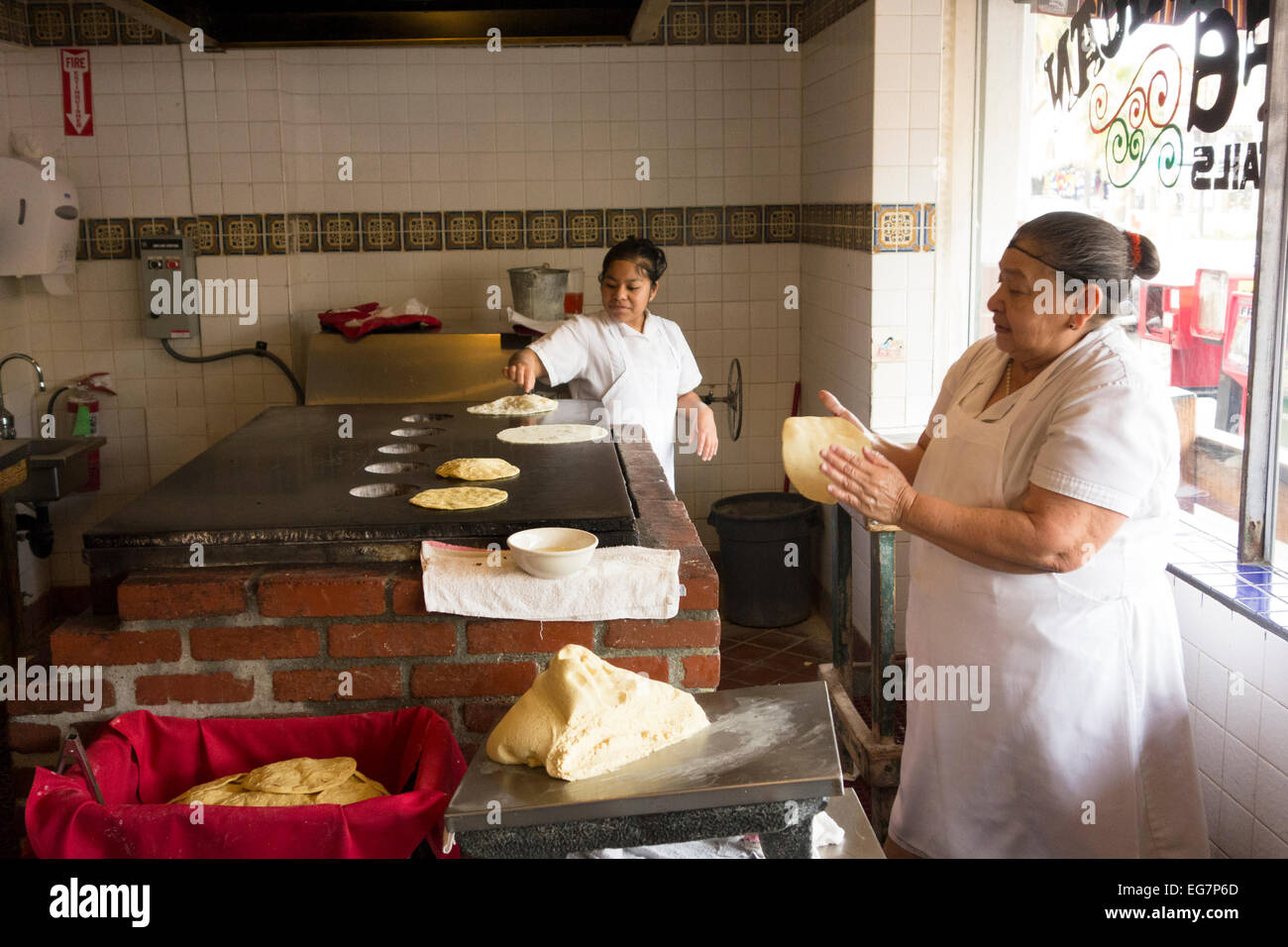 Women Making Tortillas High Resolution Stock Photography and Images Alamy