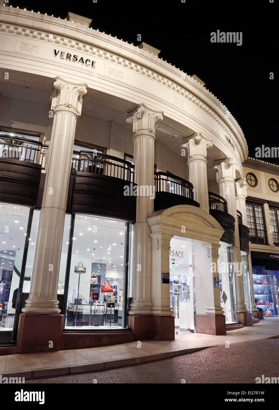 Luxury shops on Rodeo Drive, Beverly Hills Stock Photo - Alamy