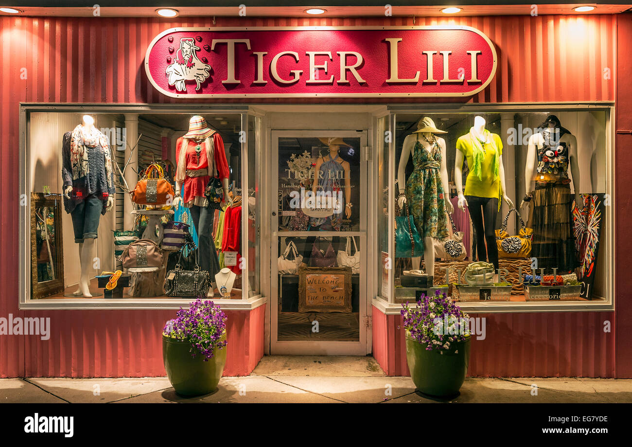 Clothing stores exterior hires stock photography and images Alamy