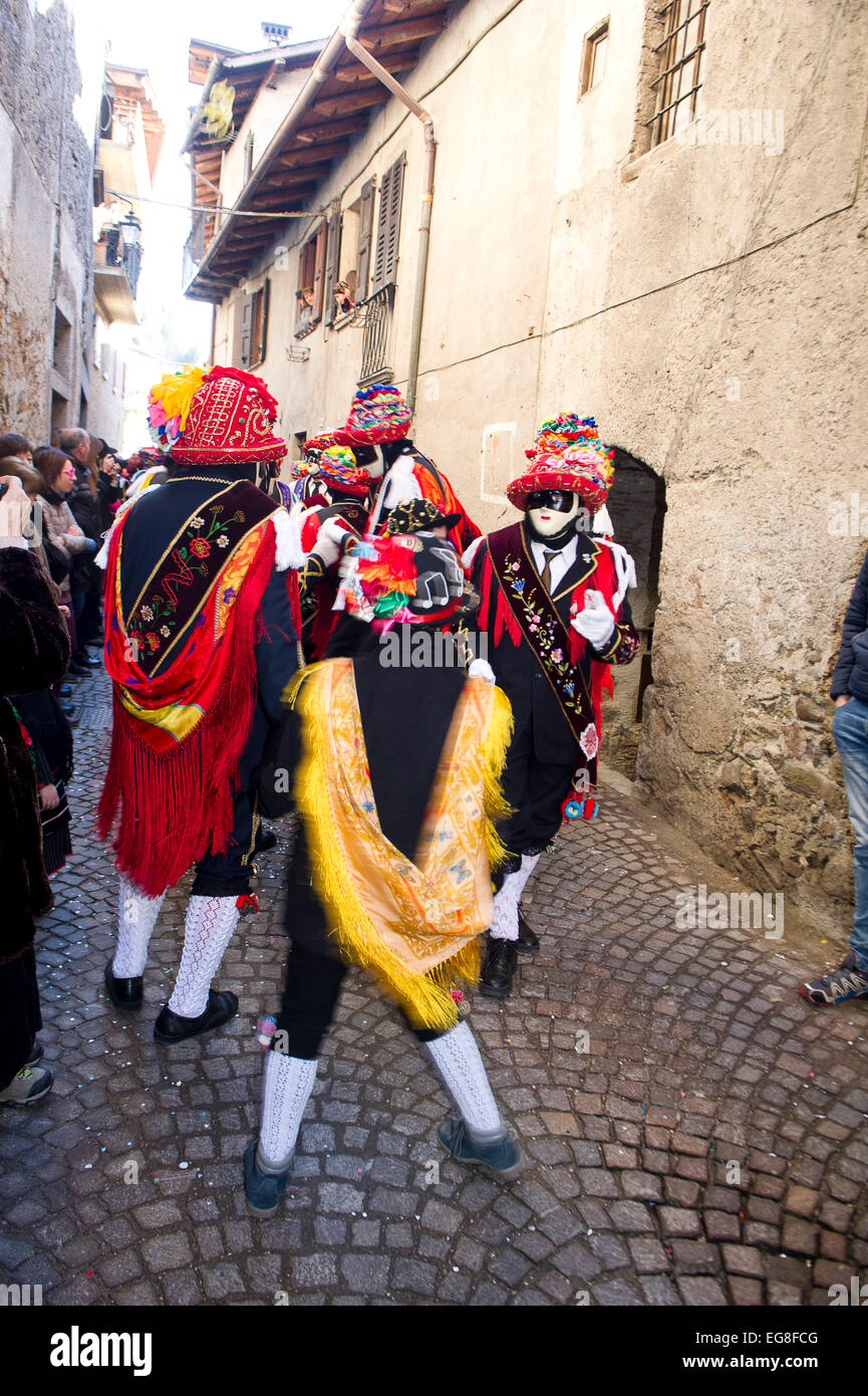 Italy, Lombardy, Carnival of Bagolino with masks dating back to the sixteenth century. The set dancing and dancing in the street Stock Photo