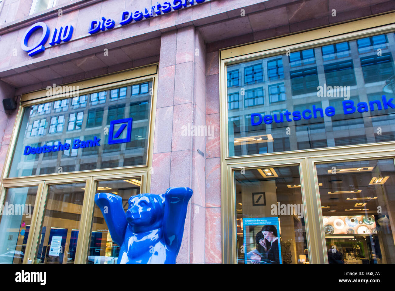 Berlin Germany Views Outside German Bank Building Deutsche Bank Front Entrance With Sculpture On Street Stock Photo Alamy