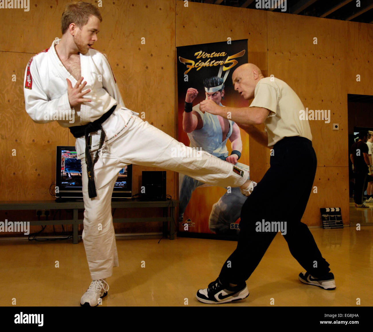 Round kick hi-res stock photography and images - Alamy