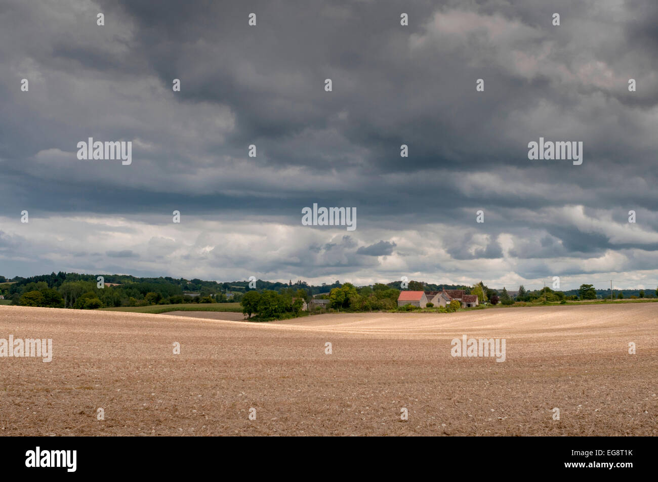 Dark brooding landscape field hi-res stock photography and images - Alamy